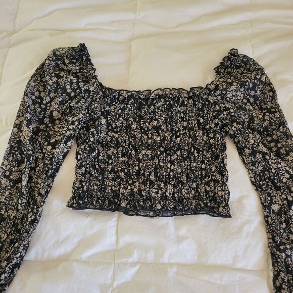 Socialite Smocked Floral Croped Top Medium - Picture 2 of 4